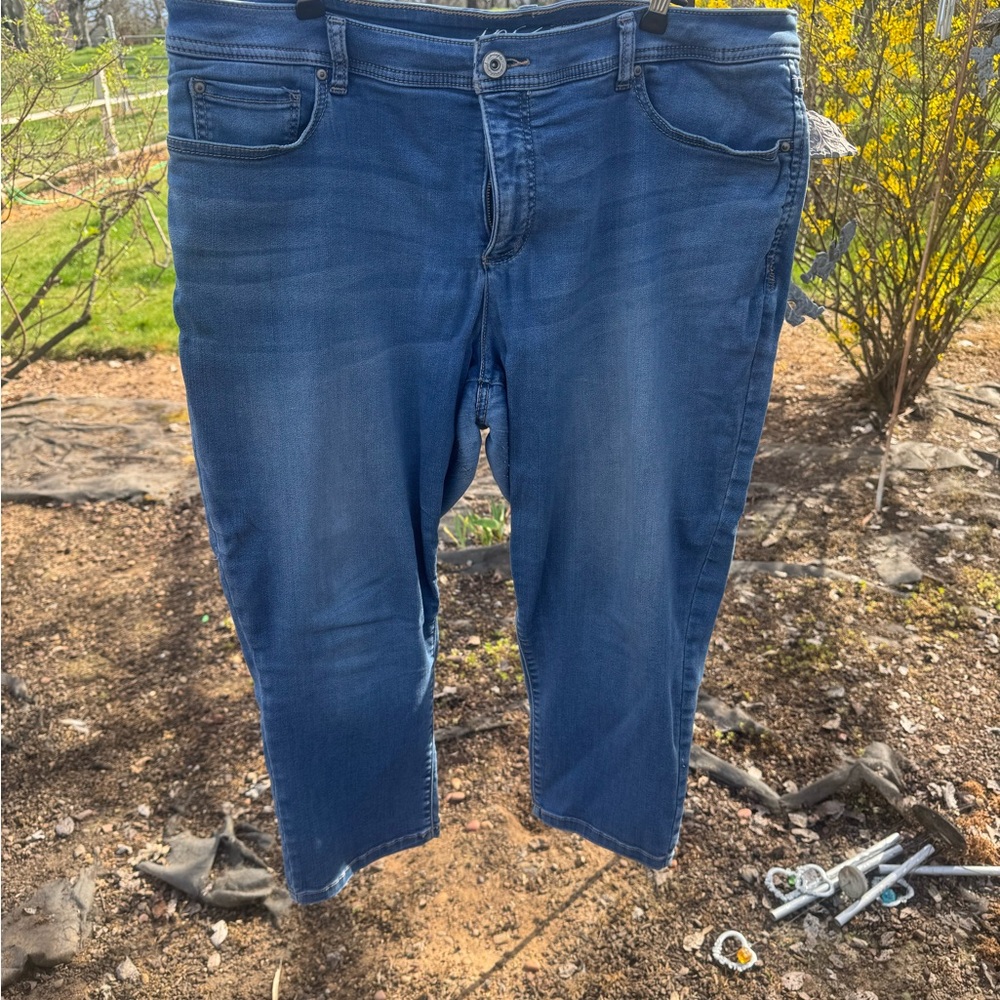 INC International Concepts Medium Blue Cropped Skinny Leg Tummy Control.